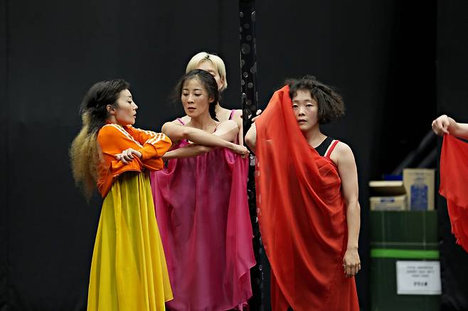 Dancers rehearse a scene from "Yojaya Yojaya." (Korea National Contemporary Dance Company)