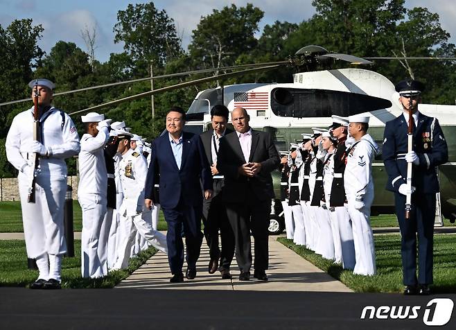 윤석열 대통령이 18일(현지시간) 미국 대통령 별장인 캠프 데이비드에 도착했다. ⓒ AFP=뉴스1