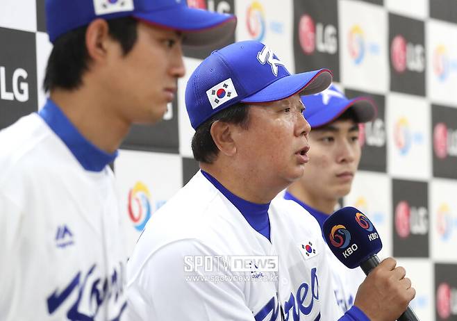 ▲ APBC 대회 전 인터뷰에 참석한 구자욱-선동열 전 감독-이정후(왼쪽부터). ⓒ 곽혜미 기자