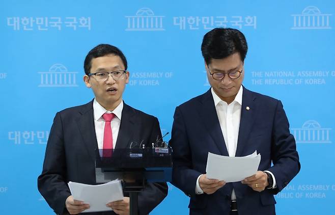 정우성 국민의힘 과학기술특별위원회 위원장이 21일 오전 서울 여의도 국회 소통관에서 열린 과학기술특위 제2차 브리핑에서 ‘제도 뒤에 숨은 R&D카르텔’ 관련 발언을 하고 있다.  2023.08.21. 뉴시스