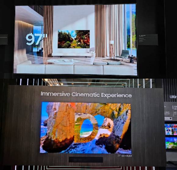 LG 97인치 OLED TV와 삼성 77인지 QD-OLED TV 전시 [사진=정구민 ]