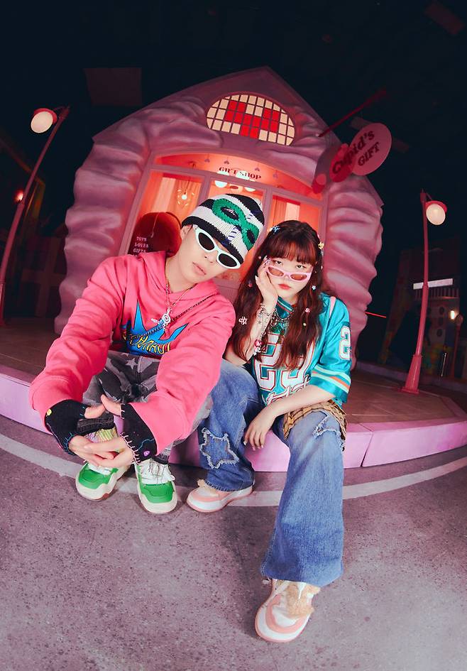 [서울=뉴시스] 남매 듀오 '악뮤(AKMU)'.  2023.08.21. (사진=YG엔터테인먼트 제공) photo@newsis.com *재판매 및 DB 금지