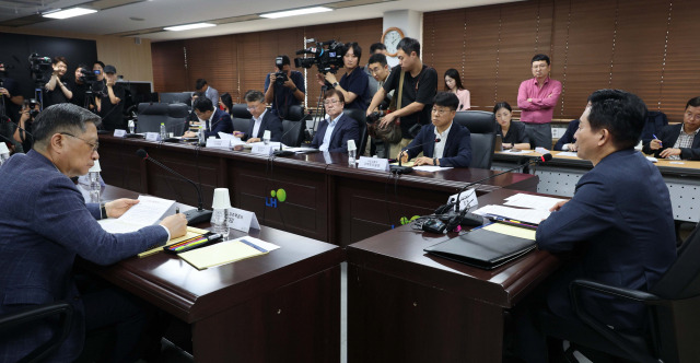 원희룡 국토교통부 장관이 20일 오후 서울 강남구 한국토지주택공사(LH) 서울지역본부에서 열린 LH 용역 전관카르텔 혁파 관련 긴급회의에서 발언하고 있다. 권욱 기자