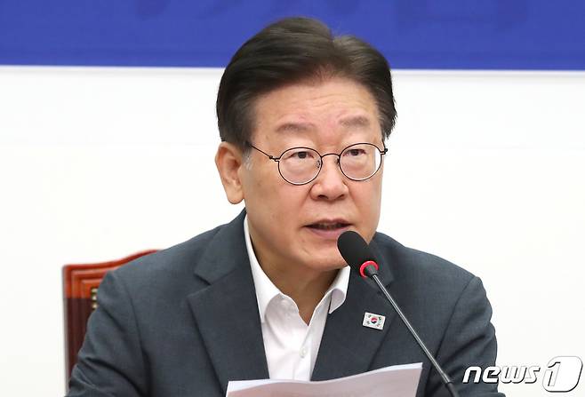 이재명 더불어민주당 대표가 22일 오후 서울 여의도 국회에서 열린 한미일 정상회담 평가 토론회에서 모두발언을 하고 있다. 2023.8.22/뉴스1 ⓒ News1 임세영 기자