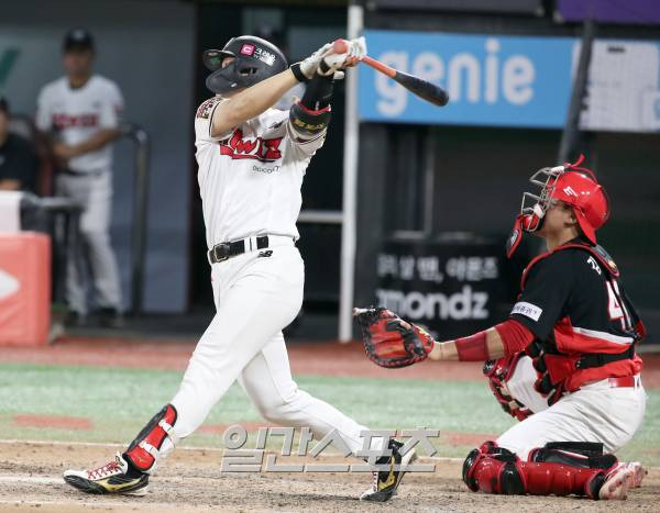 2023 KBO리그 KIA 타이거즈와 kt 위즈의 경기가 22일 오후 수원 kt위즈파크에서 열렸다. kt 김상수가 8회 2타점 2루타를 날리고있다. 수원=정시종 기자 capa@edaily.co.kr /2023.08.22.