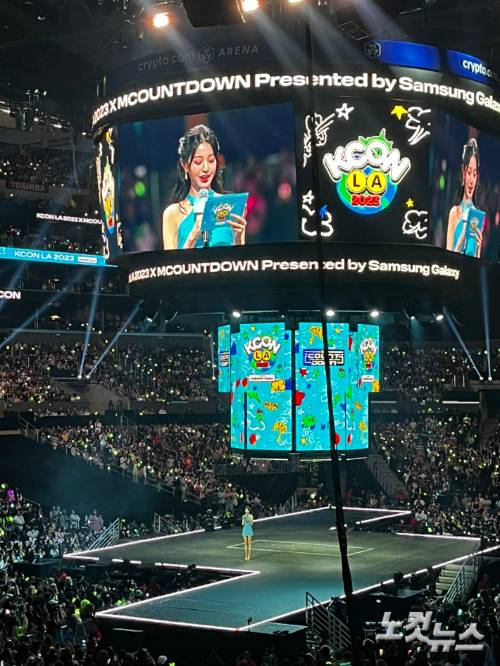 크립토닷컴아레나 공연장을 가득 채운 팬들. 아이브 장원영이 스페셜 MC로 나섰다. 최철 기자