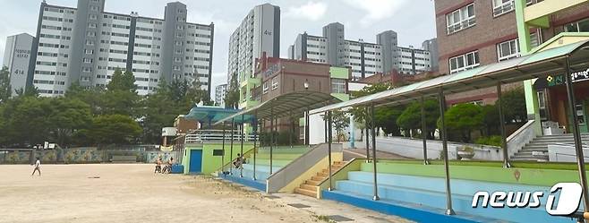 김해 장유 1동의 한 초등학교. 2023.8.21 뉴스1 ⓒ News1 송보현 기자