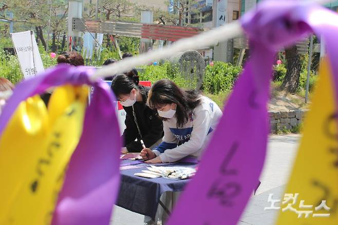 '청주 여중생 사건' 1주기를 맞아 지난해 청주 성안길에서 열린 추모 행사. 최범규 기자