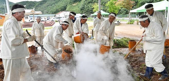 짐물주기 [정선군 제공.재판매 및 DB 금지]