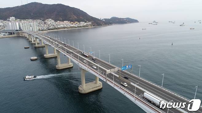 남항대교 전경.(부산시설공단 제공)