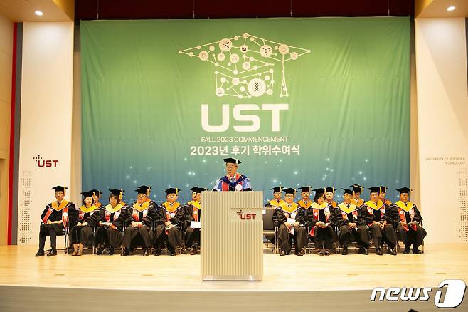 김이환 UST 총장이 24일 2023년 후기 학위수여식에서 축사를 하고 있다.(UST 제공)/뉴스1