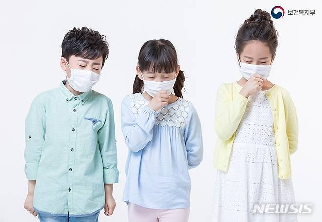 [서울=뉴시스]﻿﻿여름철 아이가 두통을 호소하면 대개 여름 감기나 냉방병으로 여기기 쉽지만 뇌수막염일 수도 있어 주의를 기울일 필요가 있다. (사진= 보건복지부 제공) 2021.11.14