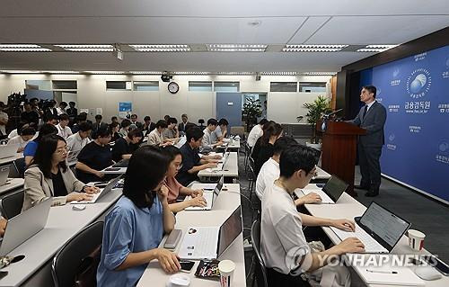 라임 사태' 새 국면…국회의원 특혜성 환매·횡령 등 추가 적발      (서울=연합뉴스) 류효림 기자 = 함용일 금융감독원 자본시장회계담당 부원장이 24일 서울 여의도 금융감독원에서 라임·옵티머스·디스커버리펀드 등 주요 투자자 피해 운용사에 대한 추가 검사 결과와 관련해 브리핑하고 있다. 2023.8.24