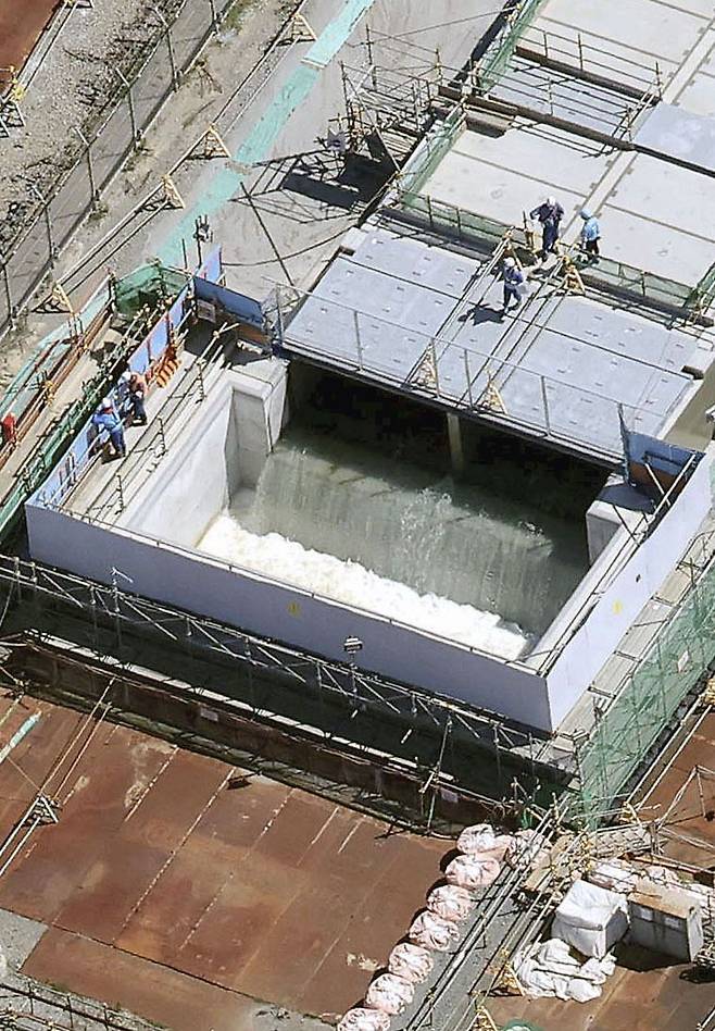 24일 오후 1시 33분쯤 오염수 방류를 시작한 후쿠시마 제1원자력발전소/연합뉴스