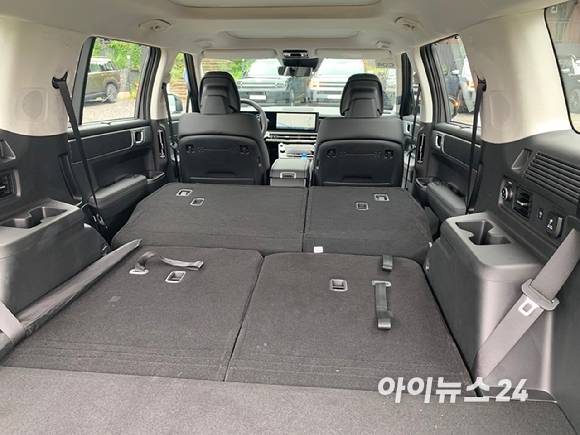 현대차 '디 올 뉴 싼타페' 2열, 3열을 완전히 접은 모습 [사진=김종성 기자]