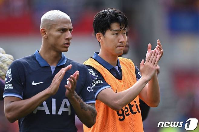 토트넘 홋스퍼의 손흥민(오른쪽) ⓒ AFP=뉴스1