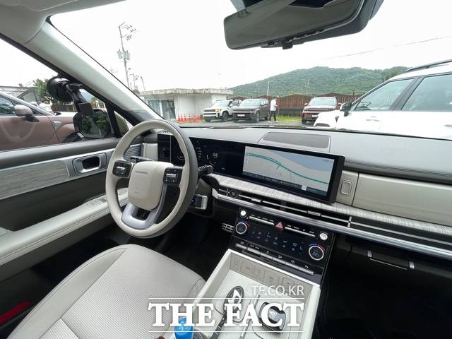'디 올 뉴 싼타페' 내부 디자인. /박지성 기자