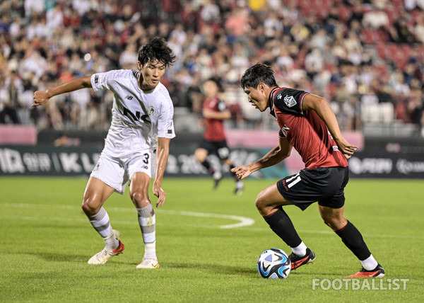 김민규(왼쪽, 서울이랜드), 안재준(오른쪽, 부천FC). 서형권 기자