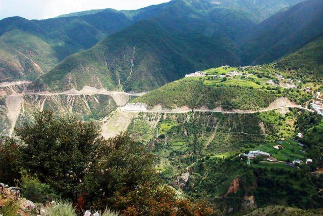 동죽림에서 백마설산 가는 길. ⓒ최종명