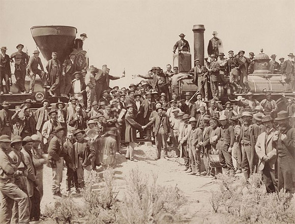 1869년 5월 10일 양쪽에서 철도 공사를 해온 유니온 퍼시픽 철도와 센트럴 퍼시픽이 유타주에서 만나는 장면 / 사진=위키피디아