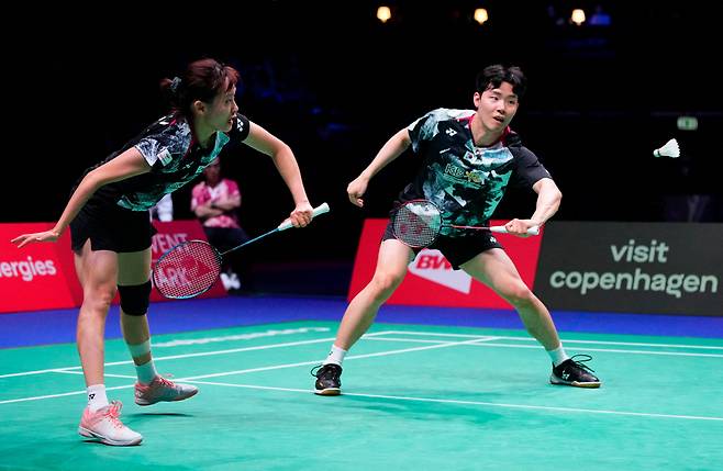 South Korea's Seo Seung Jae (R) and Chae Yu Jung play against China's Zheng Si Wei and Huang Ya Qiong during their final mixed doubles match at the BWF Badminton World Championship in Copenhagen, Denmark, on August 27, 2023. (Photo by Mads Claus Rasmussen / Ritzau Scanpix / AFP) / Denmark OUT