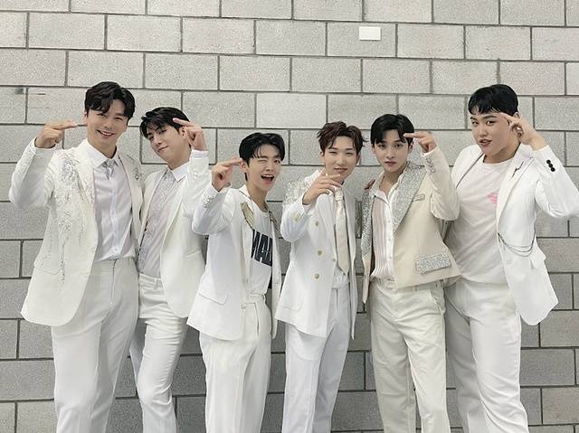 이하준, 강재수, 장송호, 양지원, 성리, 고정우(왼쪽부터)가 뽕사활동을 결성해 노래교실 습격으로 뜨거운 반응을 얻고 있다. 팀 곡 '빠졌어'도 발표했다. /SBS미디어넷