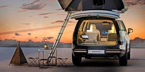 현대차는 견고하면서도 섬세한 디테일을 살린 디자인과 테일게이트의 개방감에서 이어지는 넓은 실내 공간을 갖춘 신형 싼타페를 앞세워 고객들에게 중형 SUV의 새로운 가치를 제시하겠다고 밝혔다. 사진 현대차