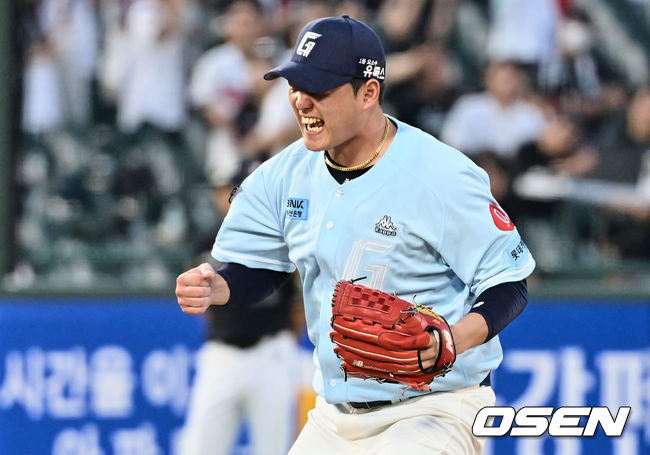 [OSEN=부산, 이석우 기자]롯데 자이언츠 나균안이 7회말 2사 KT 위즈 배정대를 삼진으로 잡고 포효하고 있다. 2023.08.27 / foto0307@osen.co.kr