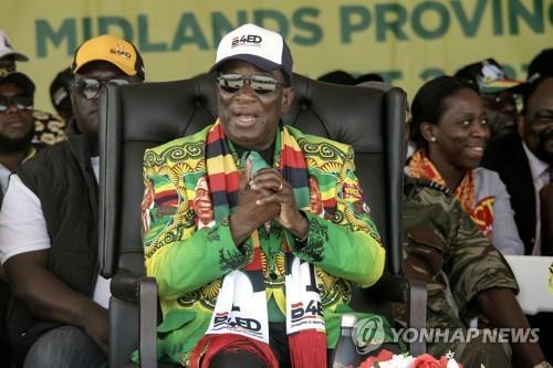 짐바브웨 대선에서 재선 성공한 에머슨 음낭가과 대통령 [EPA=연합뉴스 자료사진]