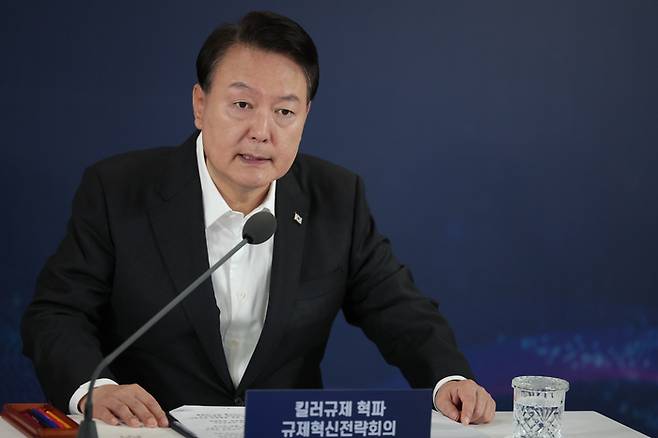 윤석열 대통령이 지난 24일 서울 구로 디지털산업단지 G밸리산업박물관에서 열린 킬러규제 혁파 규제혁신전략회의에서 발언하고 있다. 대통령실 제공