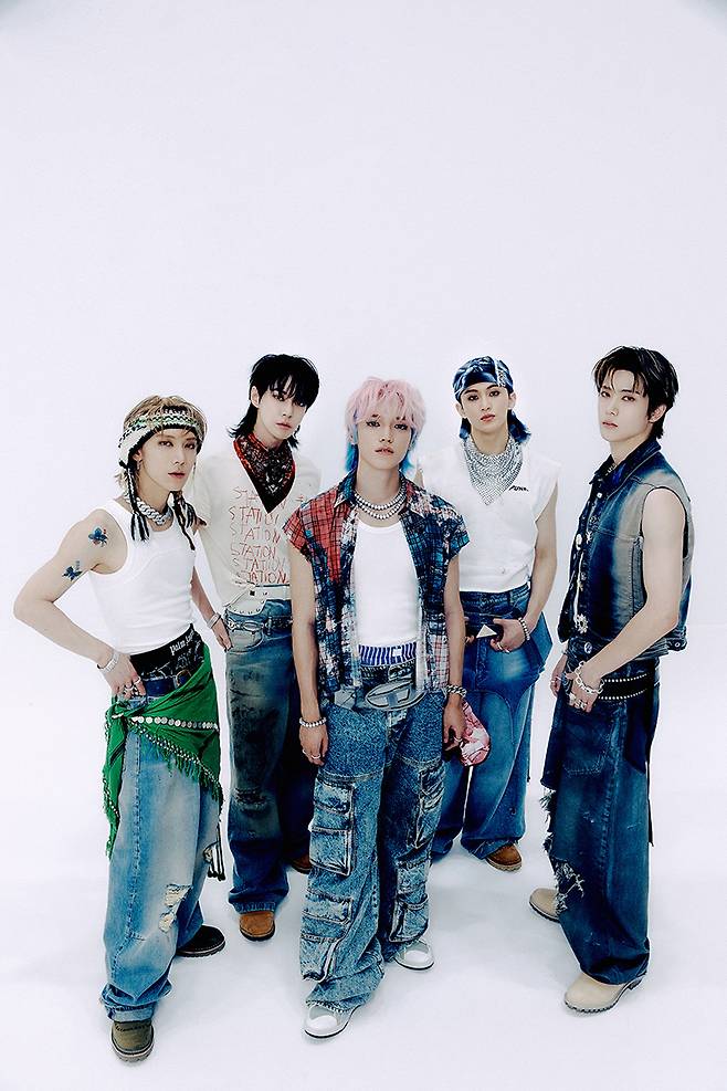 ▲ NCT '배기 진스' 티저 이미지. 제공| SM엔터테인먼트