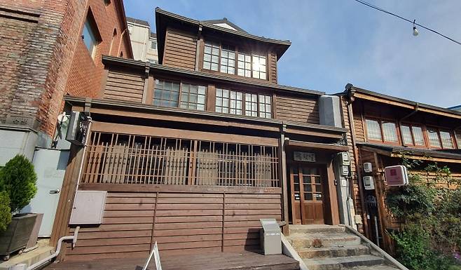 카페로 사용 중인 옛 일제강점기 대화조 사무소.