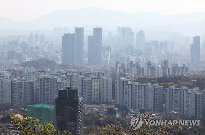 서울 시내 아파트  (서울=연합뉴스) 이지은 기자 =  사진은 이날 서울 남산에서 바라본 아파트 일대. 2023.4.2 jieunlee@yna.co.kr