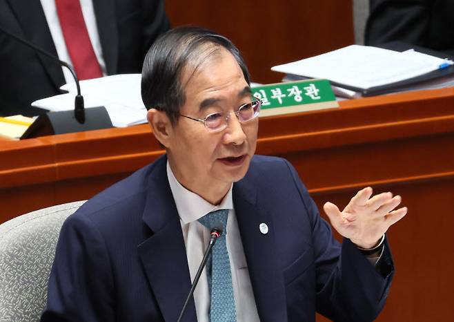 한덕수 국무총리가 30일 국회에서 열린 예산결산특별위원회 전체회의에서 의원 질의에 답변하고 있다.(사진=연합뉴스)