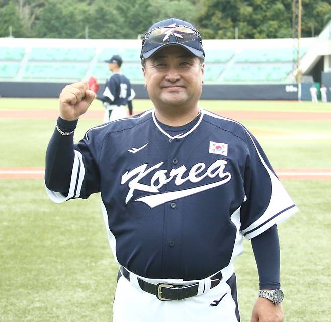 청소년대표팀 사령탑 이영복 감독 "반드시 우승하게 돌아오겠습니다" (사진 = 전상일 기자)