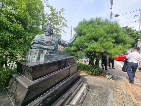 광주 남구 양림동 정율성거리 전시관에 시민들의 발길이 이어지고 있다. 황희규 기자