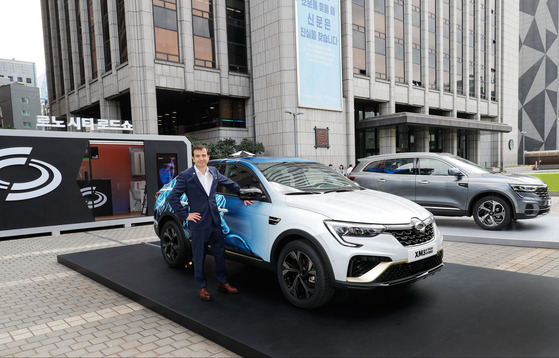 Renault Korea Motors CEO Stephane Deblaise poses with an XM3 at a press conference in central Seoul on Thursday. [RENAULT KOREA MOTORS]