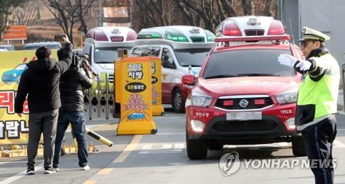 한화 대전공장 폭발사고…줄지어 나오는 구급차  [연합뉴스 자료사진]