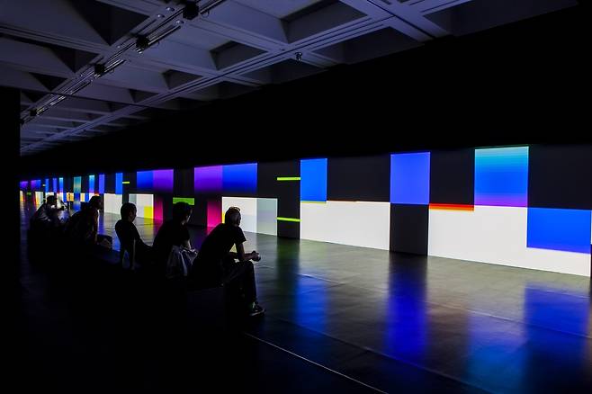 카스텐 니콜라이_유니컬러(Carsten Nicolai _Unicolor), 2014(숨 엑스 제공)