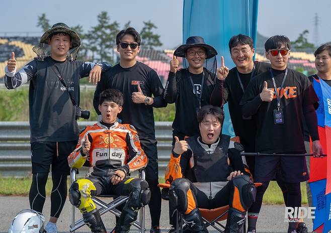 내구레이스에 참가한 CF모토 강북팀 선수와 팀원들