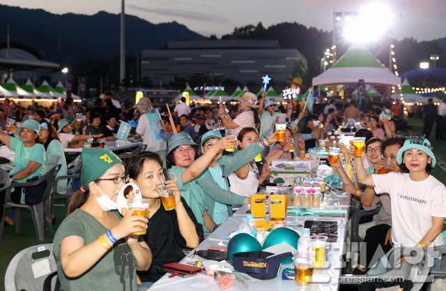 ▲1일 강진군에 따르면 군은 전날 강진 종합운동장에서 군민화합한마당을 시작으로 하맥축제 개막을 알렸다. ⓒ강진군