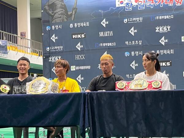 기자회견에 임하는 일본 선수들. 사진┃TAS