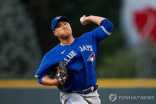 역투하는 토론토 좌완 류현진. 게티이미지/AFP=연합뉴스