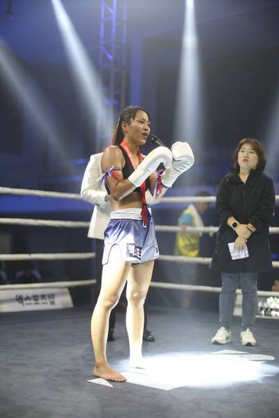 야마자토 마오(일본/NGO 오키나와)가 임유경(대한민국/상주 영무)에게 승리한 뒤 서투른 한국어로