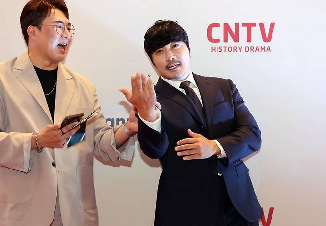 한국케이블TV협회(KCTA) 주최로 4일 서울 웨스틴조선호텔에서열린 '2023 케이블TV방송대상'에서 스타상 수상자로 선정된 가수 KCM이 포즈를 취하고 있다. 사진=박범준 기자