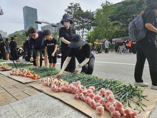 ▲4일 오후 서울 영등포구 국회대로에서 열린 고(故) 서이초 교사 49재 추모집회 모습. ⓒ프레시안(한예섭)