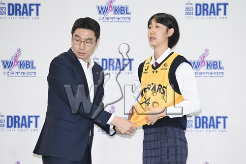 1라운드 1순위로 KB 유니폼을 입은 고현지 [WKBL 제공. 재판매 및 DB 금지]