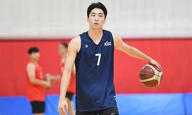 조준희가 4일 고양 소노아레나에서 열린 2023 KBL 신인선수 드래프트 일반인 실기 테스트에서 드리블하고 있다. KBL 제공