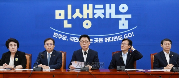 5일 국회에서 박광온  더불어민주당 원내대표가 원내 대책 회의에서  발언을 하고 있다.2023.9.5안주영 전문기자