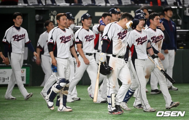 2023 WBC 호주전에서 패한 뒤 아쉬운 표정을 짓는 한국 선수들. /사진=OSEN